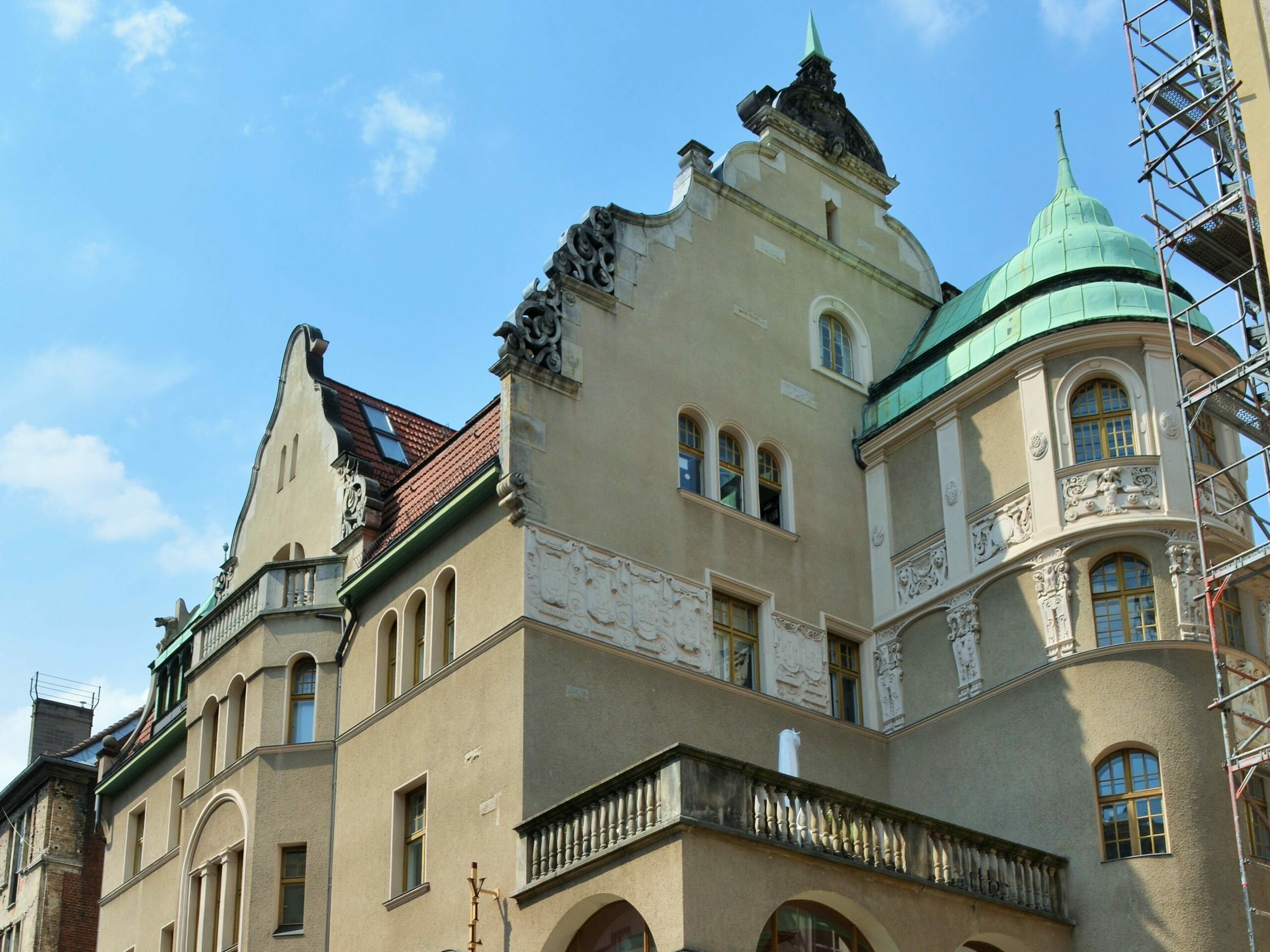 Türmchen, Ornamente und ein asymmetrischer Grundriss machen die Villa Groterjan zu einem der wichtigsten Jugendstil-Bauwerke in Berlin. Foto: Kvikk/Wikimedia Commos/CC BY-SA 4.0