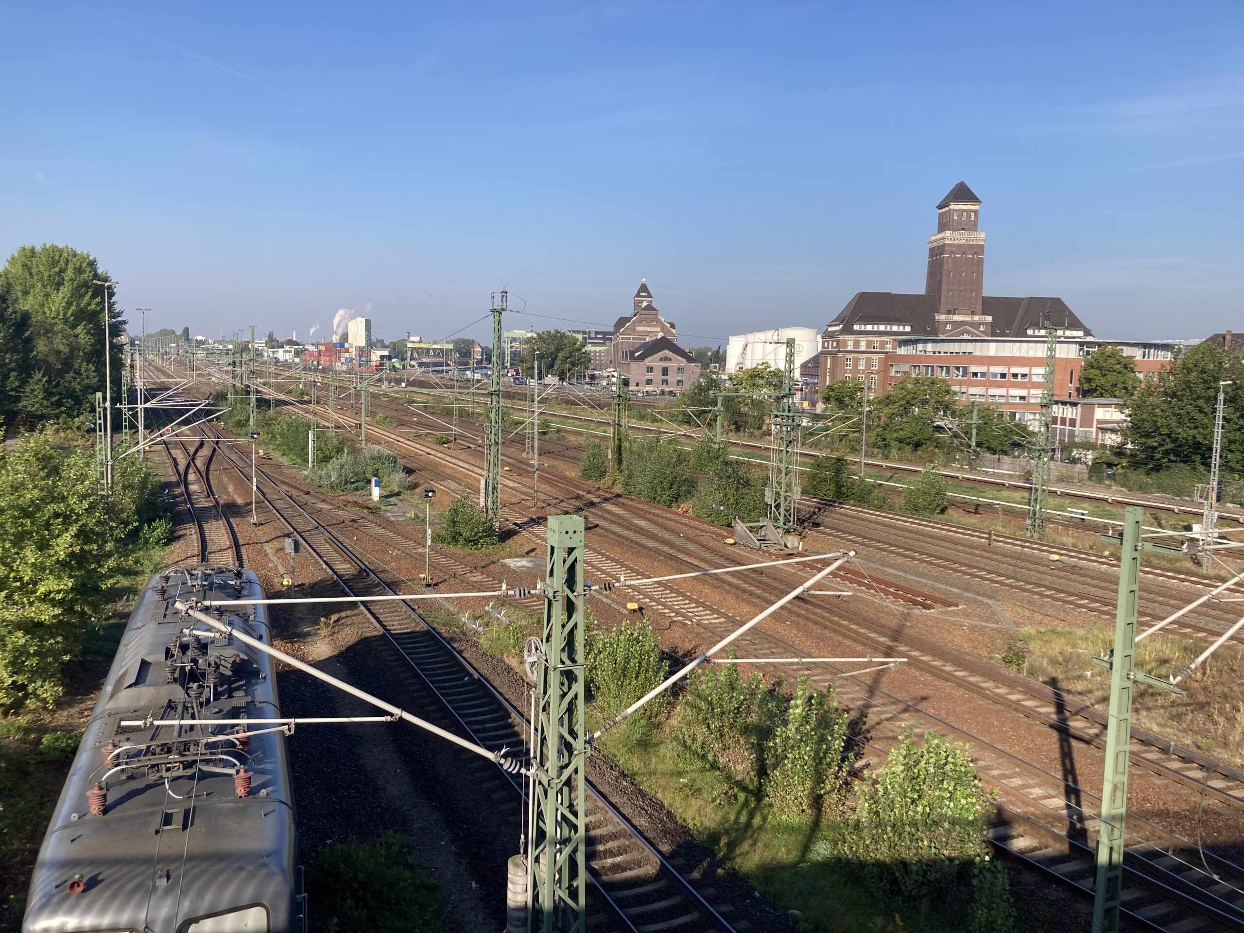 Mächtige Gleisanlagen rund um den Westhafen. Foto Jacek Slaski
