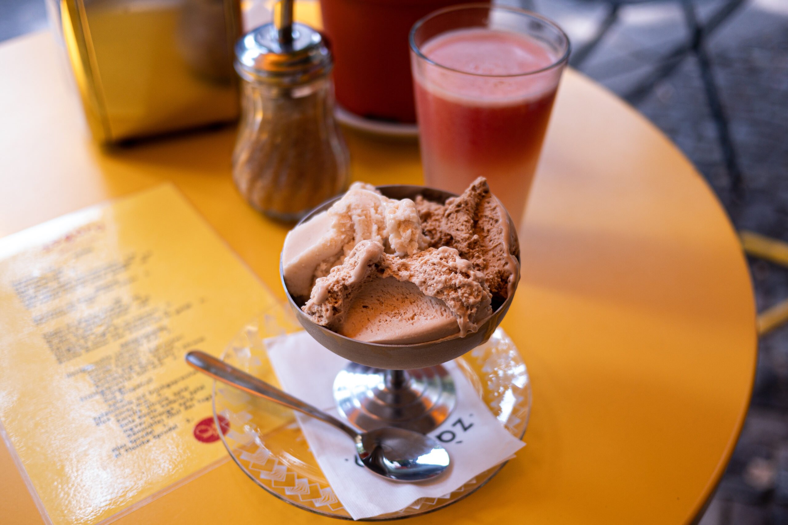 Mailänder Eiskultur am Schlesi: eine Kugel von Zàgara versüßt jeden sonnigen Tag.
