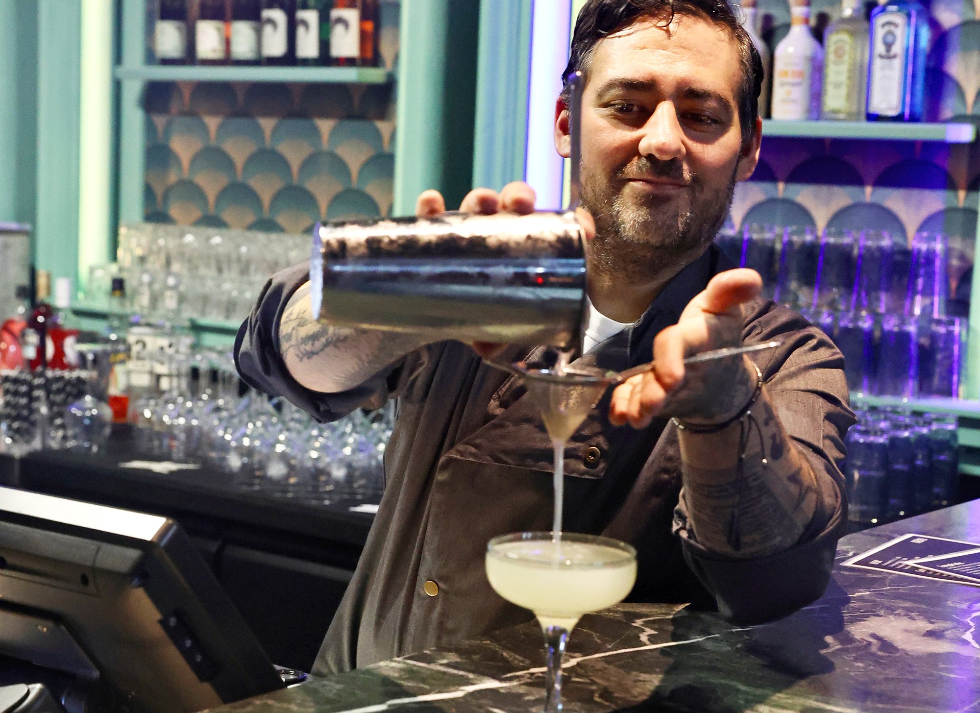 Eine Cocktailbar, die Party kann und Party will – Marmorbar. Foto: Clemens Niedenthal