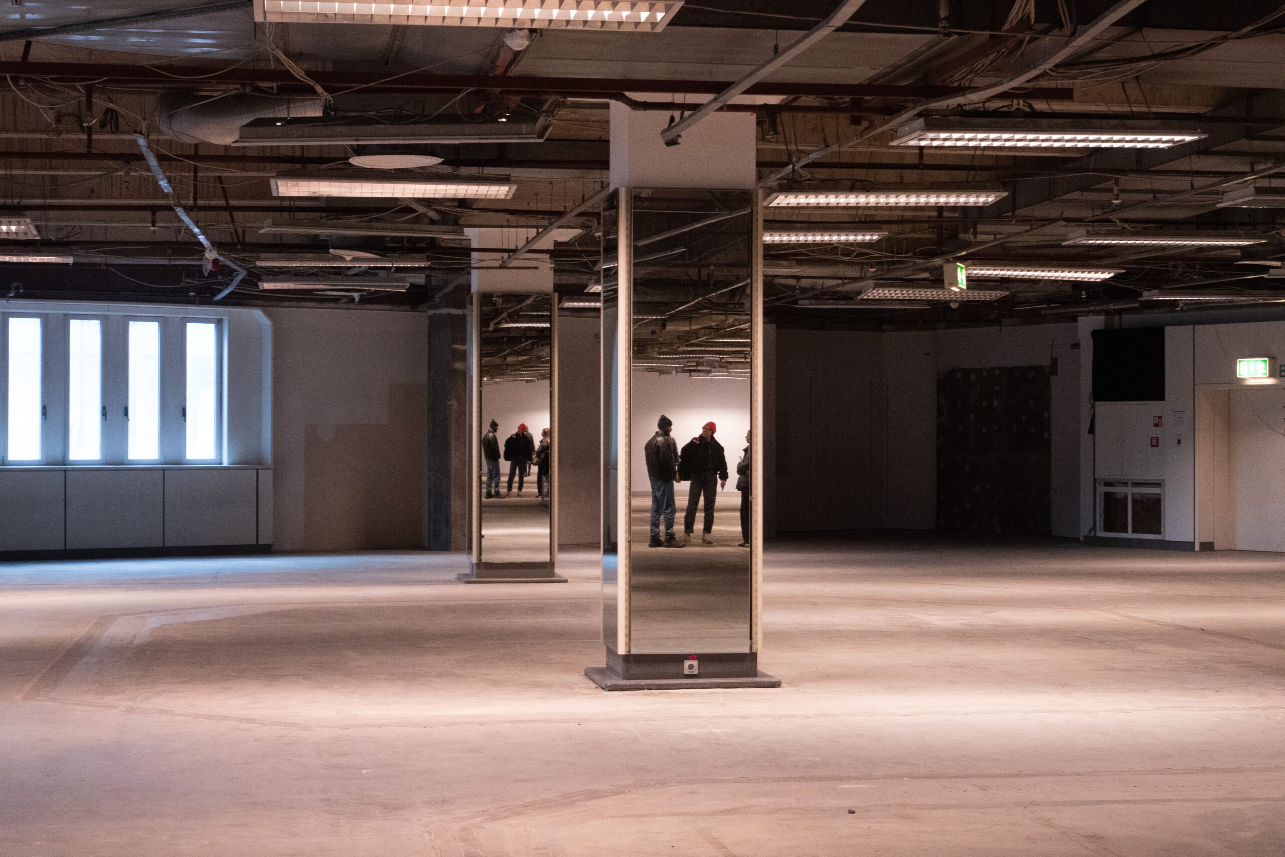 Blickfang: verspiegelte Säulen im Cank. Foto: Alma Cheurfa