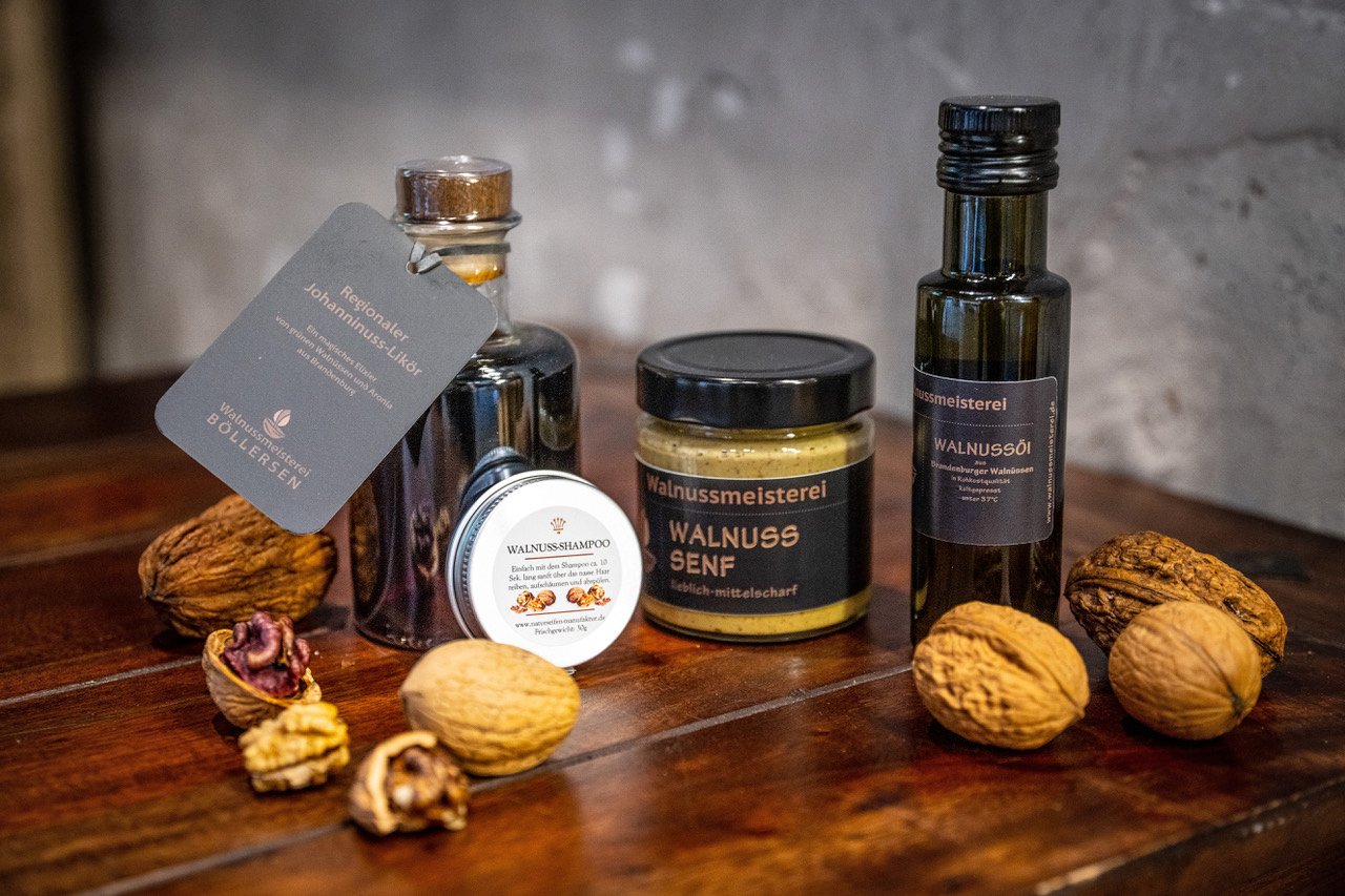Walnusssenf, Walmussöl und -shampoo sind nur einige der Produkte aus Böllersens Hofladen und Onlineshop.