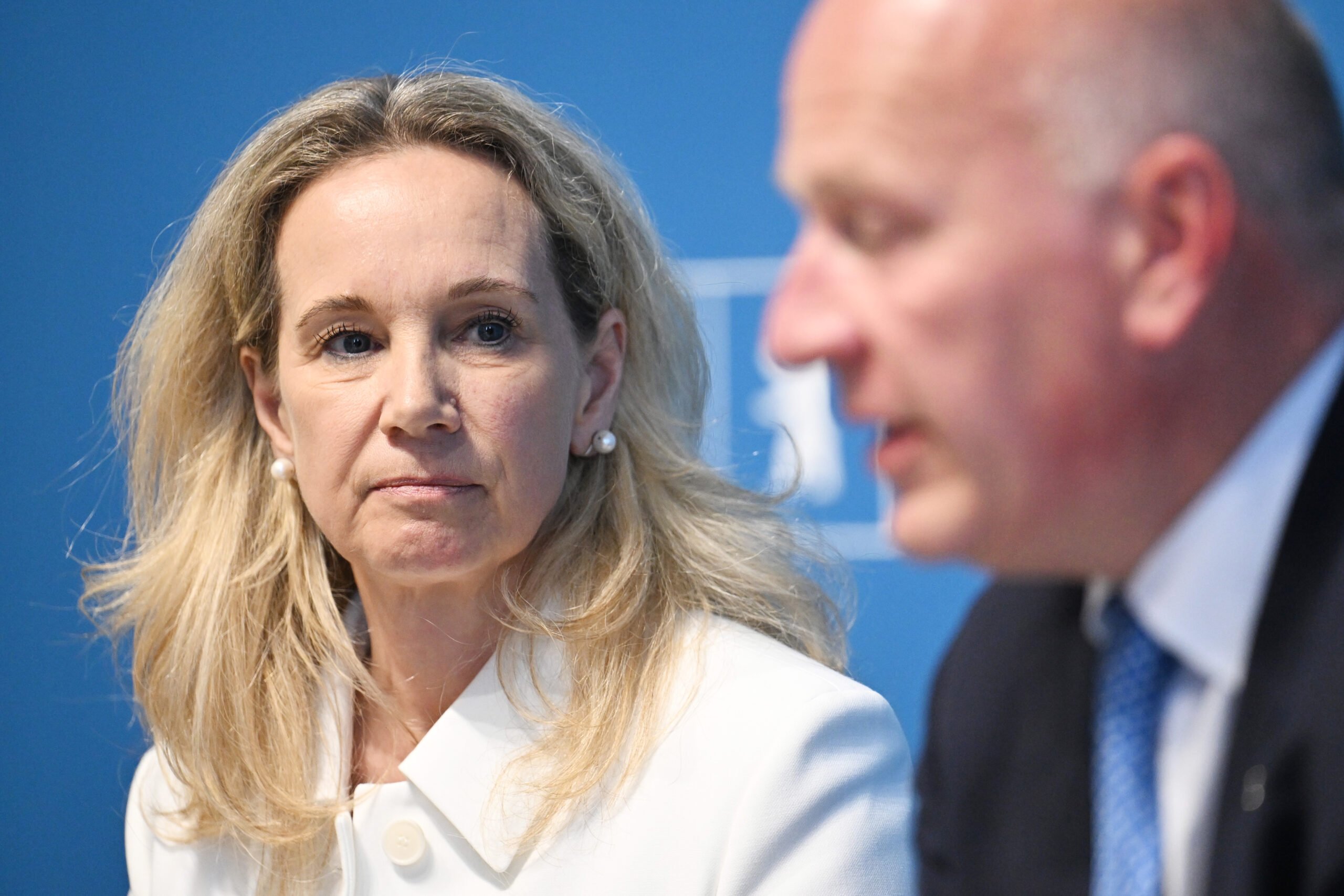 Neue Berliner Kultursenatorin Sarah Wedl-Wilson mit dem Regierenden Bürgermeister Kai Wegner (CDU): Vertrauen tut not. Foto: Imago/Funke Foto Services